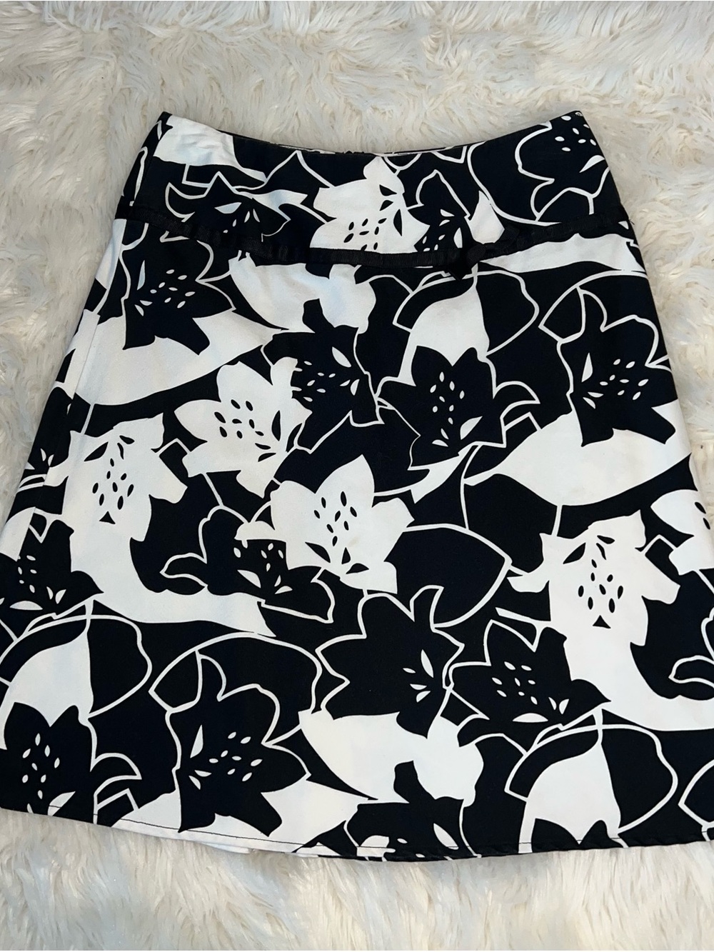 Focus Lifestyle Black & White Floral A-Line Skirt Size 4